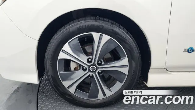 NISSAN LEAF (ZE1) 2019 — 94 275 км, белый, Корея — под ключ — фото 5