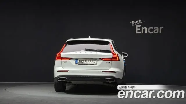 VOLVO V60 CROSS COUNTRY 2021 — 58 005 км, белый, Корея — под ключ — фото 4