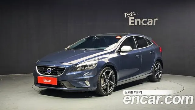 VOLVO V40 2015