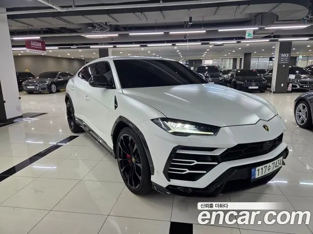 LAMBORGHINI URUS 2020