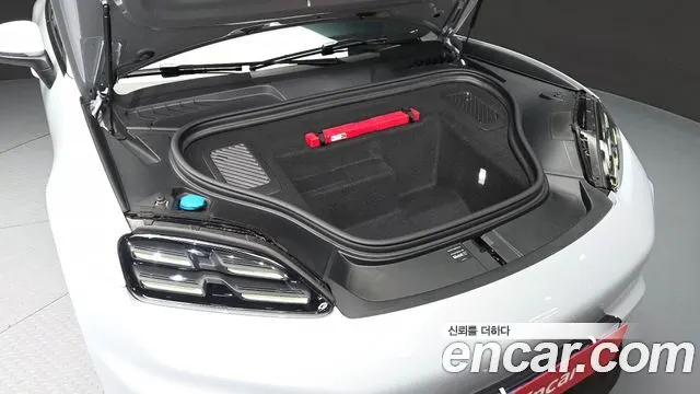 PORSCHE MACAN (EV) 2025 — 6 443 км, серебристо-серый, Корея — под ключ — фото 6