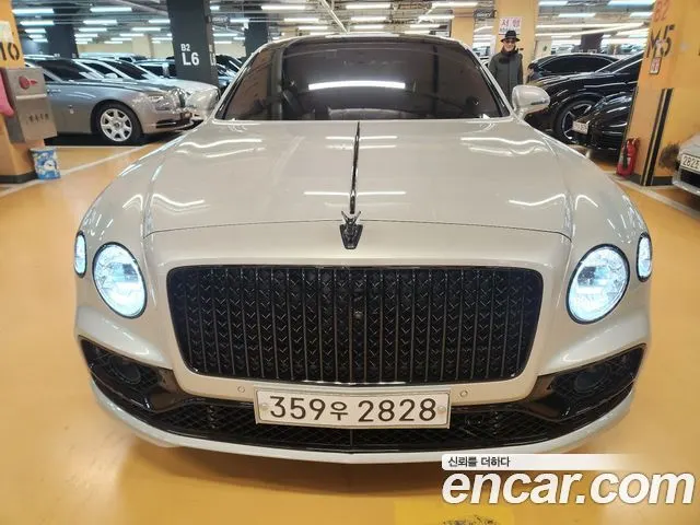 BENTLEY FLYING SPUR 2021 — 44 000 км, белый-перламутр, Корея — под ключ — фото 1