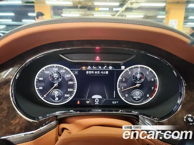 BENTLEY FLYING SPUR 2021 — 44 000 км, белый-перламутр, Корея — под ключ — фото 12