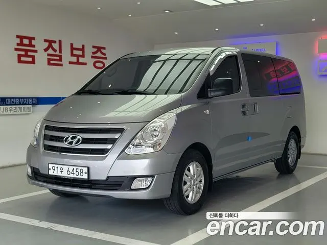 HYUNDAI GRAND STAREX 2017 — 150 117 км, серебристо-серый, Корея — под ключ — фото 1