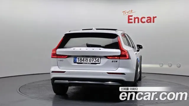 VOLVO V60 CROSS COUNTRY 2023 — 18 237 км, белый, Корея — под ключ — фото 4