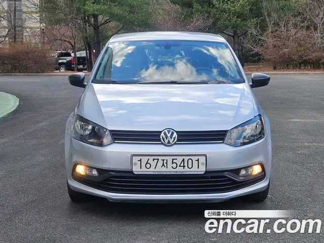 VOLKSWAGEN POLO 2016