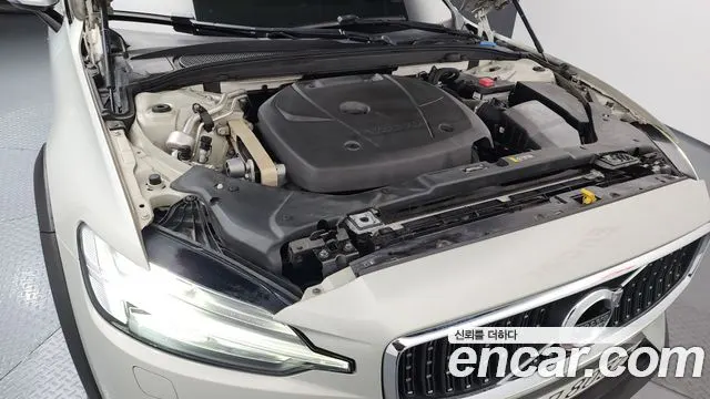 VOLVO V60 CROSS COUNTRY 2020 — 66 552 км, белый-перламутр, Корея — под ключ — фото 6