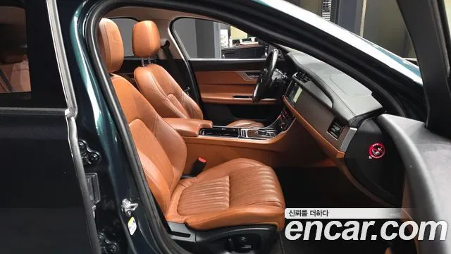 JAGUAR XF 2017 — 188 459 км, тёмно-зелёный, Корея — под ключ — фото 11