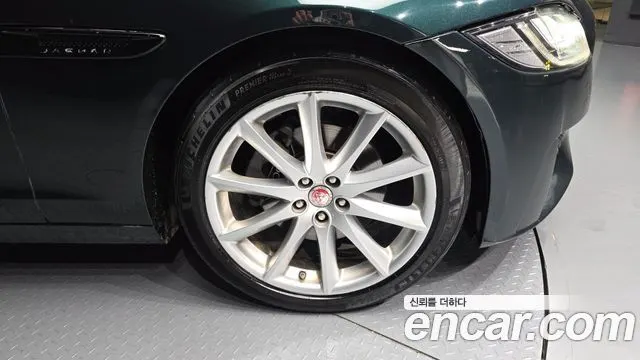 JAGUAR XF 2017 — 188 459 км, тёмно-зелёный, Корея — под ключ — фото 5