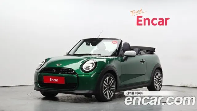 MINI COOPER C CONVERTIBLE 2025 — 4 141 км, тёмно-зелёный, Корея — под ключ — фото 1