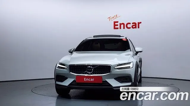 VOLVO V60 CROSS COUNTRY 2020 — 66 552 км, белый-перламутр, Корея — под ключ — фото 3