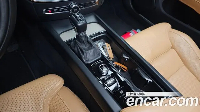 VOLVO S60 2020 — 149 249 км, серебристо-серый, Корея — под ключ — фото 9