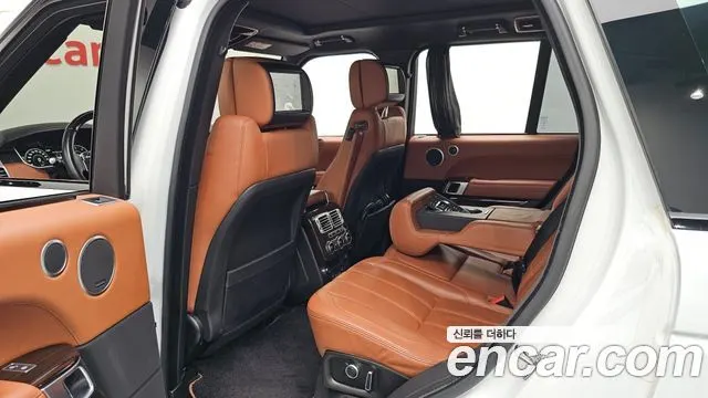 LAND ROVER RANGE ROVER (4 ПОК.) 2017 — 81 706 км, белый, Корея — под ключ — фото 12
