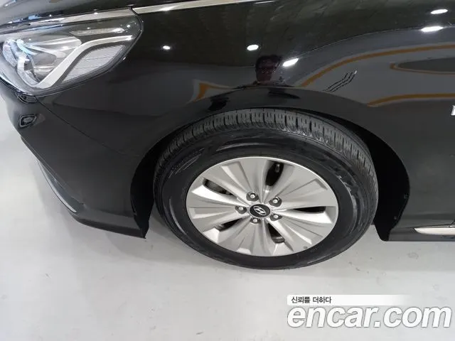 HYUNDAI SONATA HYBRID 2018 — 134 000 км, чёрный, Корея — под ключ — фото 5