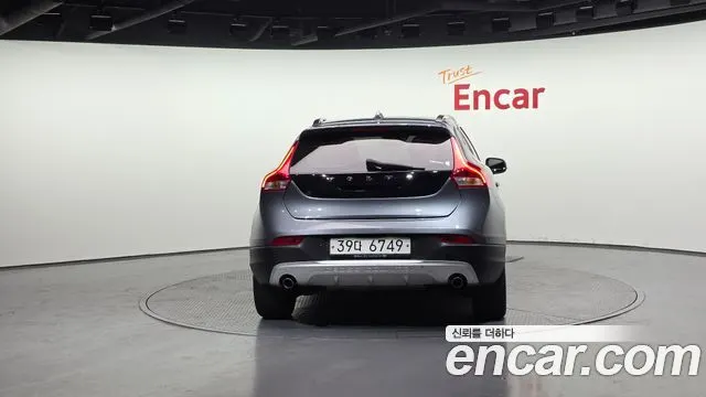 VOLVO V40 CROSS COUNTRY 2018 — 203 094 км, серый, Корея — под ключ — фото 4