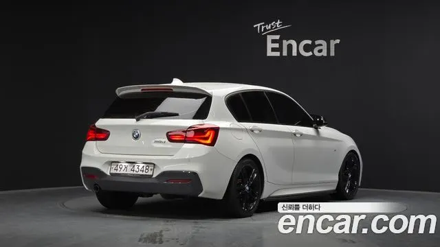 BMW 1 SERIES 2018 — 120 202 км, белый, Корея — под ключ — фото 2