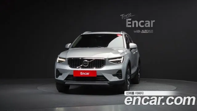 VOLVO XC40 2025 — 17 509 км, серебристо-серый, Корея — под ключ — фото 3