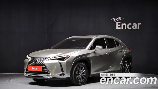 LEXUS UX300H 2025