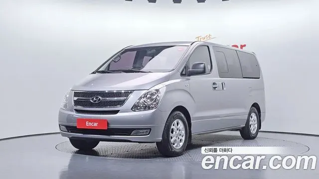 HYUNDAI GRAND STAREX 2016 — 205 081 км, серебристый, Корея — под ключ — фото 1