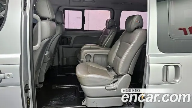 HYUNDAI GRAND STAREX 2016 — 205 081 км, серебристый, Корея — под ключ — фото 12
