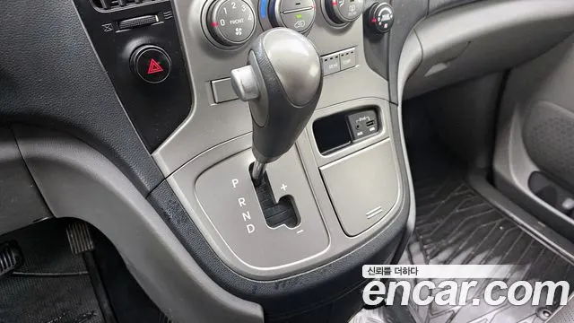 HYUNDAI GRAND STAREX 2016 — 205 081 км, серебристый, Корея — под ключ — фото 9