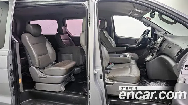 HYUNDAI GRAND STAREX 2016 — 205 081 км, серебристый, Корея — под ключ — фото 10