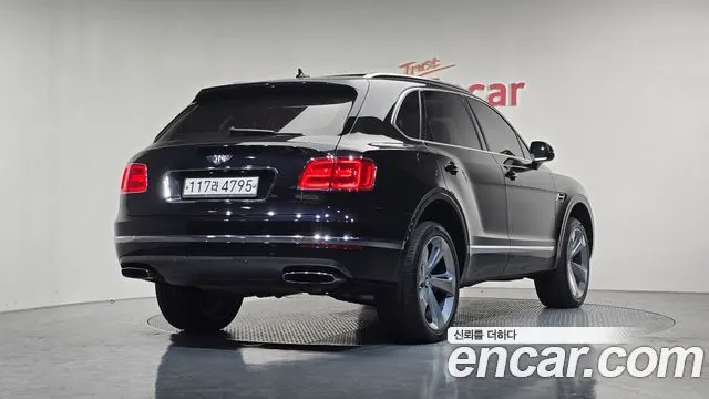 BENTLEY BENTAYGA 2018 — 123 598 км, серый, Корея — под ключ — фото 2