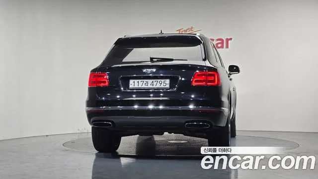 BENTLEY BENTAYGA 2018 — 123 598 км, серый, Корея — под ключ — фото 4