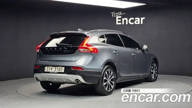 VOLVO V40 CROSS COUNTRY 2019 — 55 048 км, серый, Корея — под ключ — фото 2