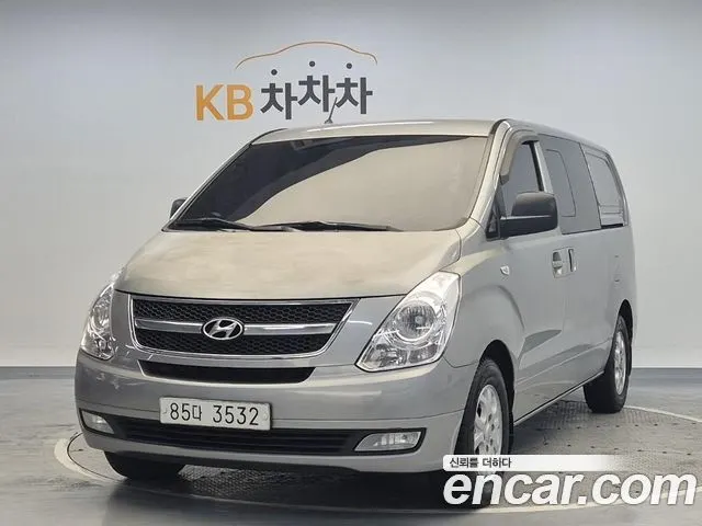 HYUNDAI GRAND STAREX 2015 — 283 009 км, серебристый, Корея — под ключ — фото 1