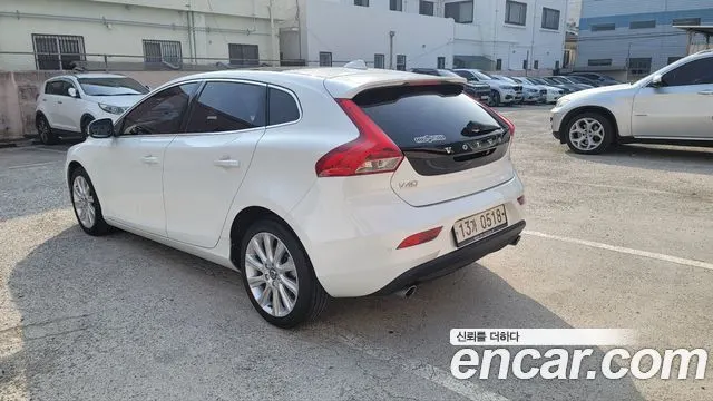 VOLVO V40 2016 — 114 253 км, белый-перламутр, Корея — под ключ — фото 2
