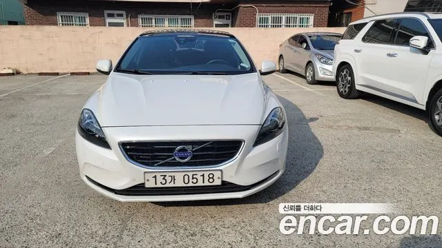 VOLVO V40 2016 — 114 253 км, белый-перламутр, Корея — под ключ — фото 3