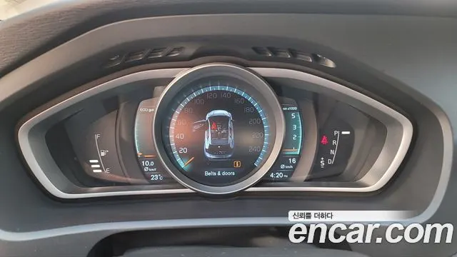 VOLVO V40 2016 — 114 253 км, белый-перламутр, Корея — под ключ — фото 8