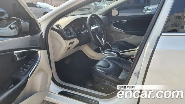 VOLVO V40 2016 — 114 253 км, белый-перламутр, Корея — под ключ — фото 9
