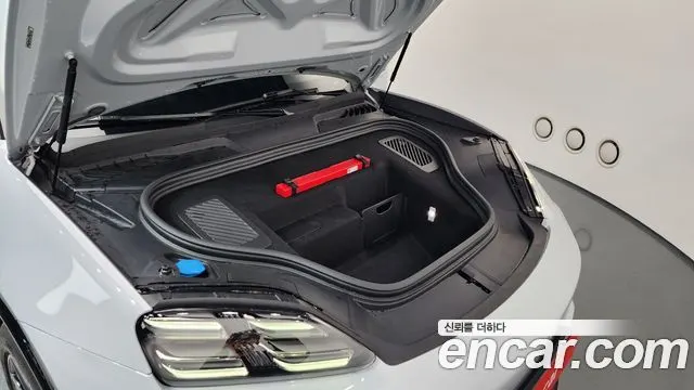 PORSCHE MACAN (EV) 2025 — 15 733 км, серебристо-серый, Корея — под ключ — фото 6