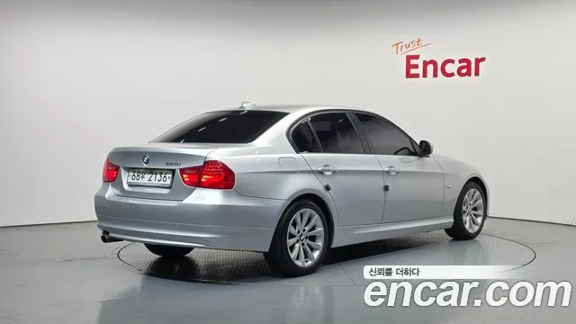 BMW 3 SERIES 2011 — 128 077 км, серебристо-серый, Корея — под ключ — фото 2