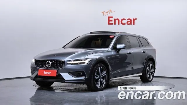 VOLVO V60 CROSS COUNTRY 2020 — 53 670 км, серебристый, Корея — под ключ — фото 1