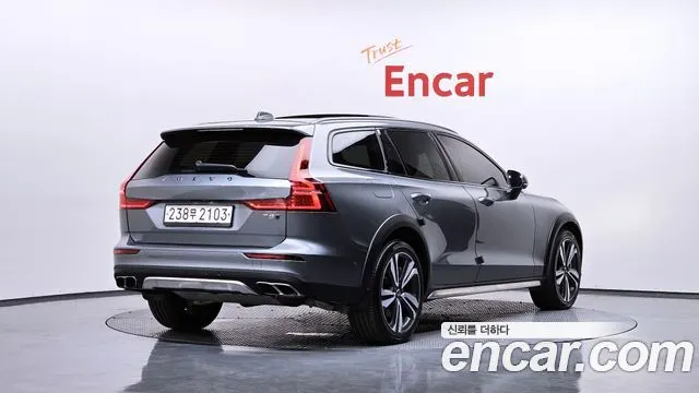 VOLVO V60 CROSS COUNTRY 2020 — 53 670 км, серебристый, Корея — под ключ — фото 2
