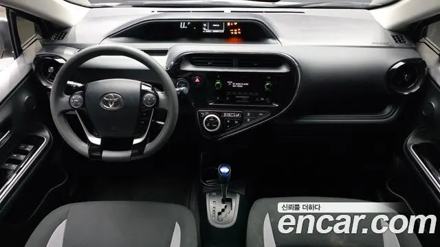 TOYOTA PRIUS C 2019 — 96 882 км, белый, Корея — под ключ — фото 7