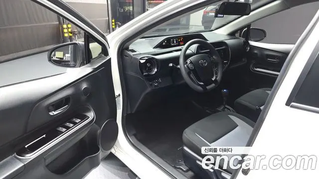 TOYOTA PRIUS C 2019 — 96 882 км, белый, Корея — под ключ — фото 10