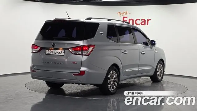 KGM KORANDO TURISMO 2016 — 76 848 км, серебристо-серый, Корея — под ключ — фото 2