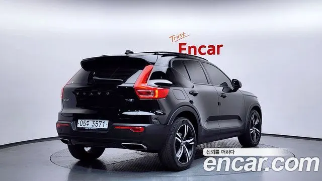 VOLVO XC40 2019 — 99 211 км, чёрный, Корея — под ключ — фото 2