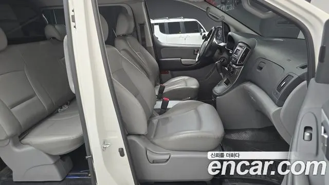 HYUNDAI GRAND STAREX 2019 — 204 962 км, белый, Корея — под ключ — фото 11