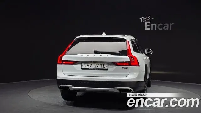 VOLVO V90 CROSS COUNTRY 2019 — 72 444 км, Корея — под ключ — фото 4