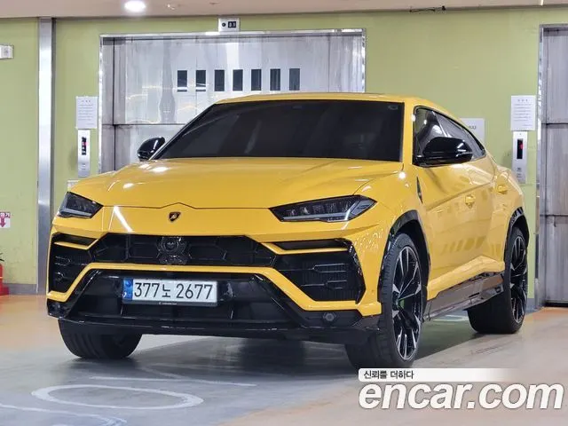 LAMBORGHINI URUS 2022