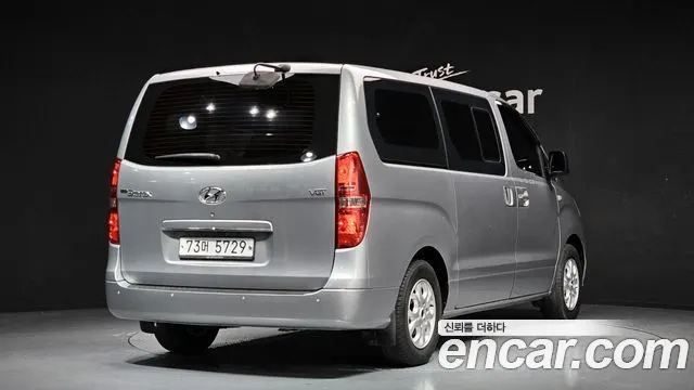 HYUNDAI GRAND STAREX 2015 — 202 093 км, серебристый, Корея — под ключ — фото 2