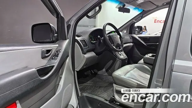 HYUNDAI GRAND STAREX 2015 — 202 093 км, серебристый, Корея — под ключ — фото 10