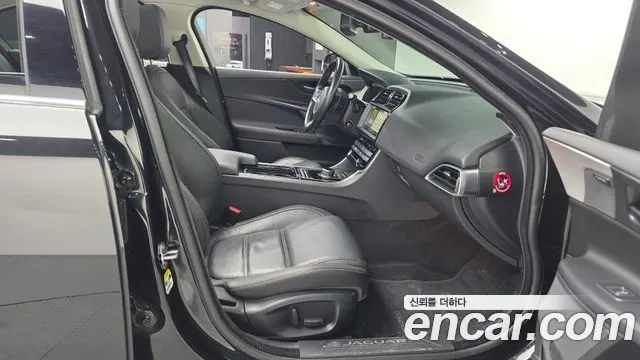 JAGUAR XE 2018 — 80 677 км, чёрный, Корея — под ключ — фото 11