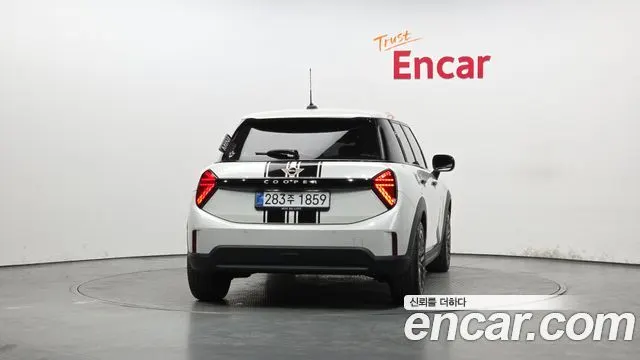 MINI COOPER C 2025 — 5 581 км, белый, Корея — под ключ — фото 4