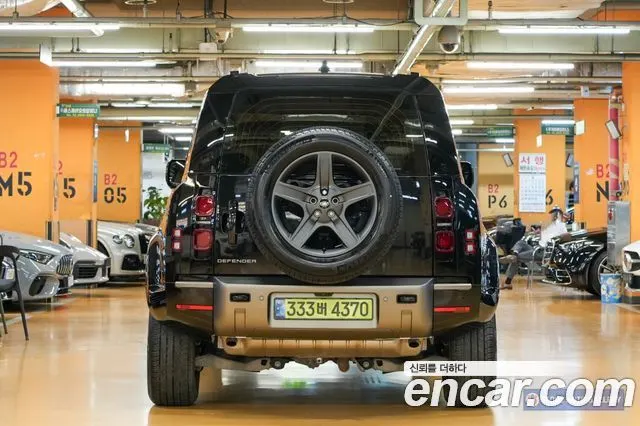 LAND ROVER DEFENDER 2024 — 22 500 км, чёрный, Корея — под ключ — фото 2
